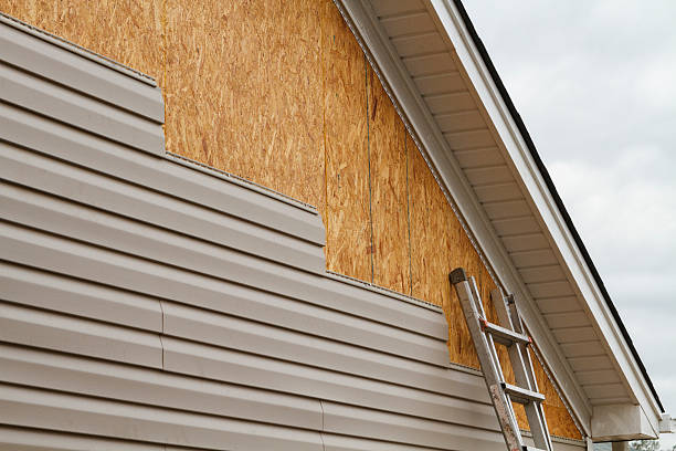 Professional Siding Contractor technician working in Green Mountain Falls, CO